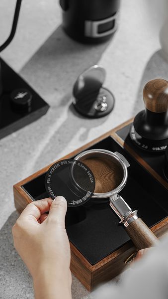 Металевий фільтр-сито для портафільтру 51мм/0.2мм MHW-3BOMBER Espresso Puck Screen Titanium Plated Чорний (FG5640-OS) FG5640-OS фото